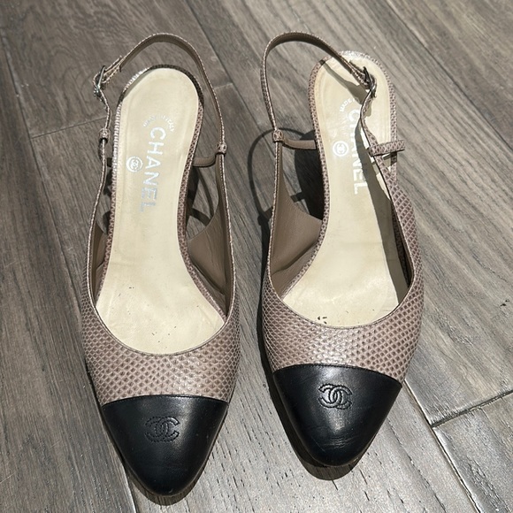 CHANEL Shoes - Vintage Chanel kitten heel